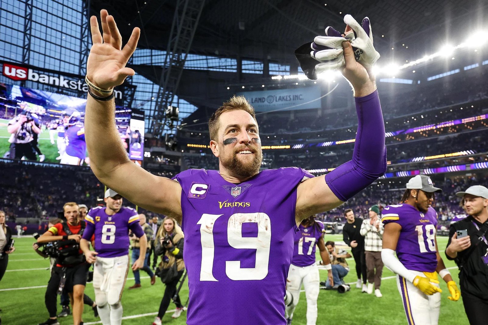 BREAKING NEWS: Excitement fills Vikings as Minnesota Vikings star Adam Thielen announces, I’m not going anywhere. He is set to return for the 2025-26 season after making the bold decision. Head Coach Kevin O’Connell has promised to make him…