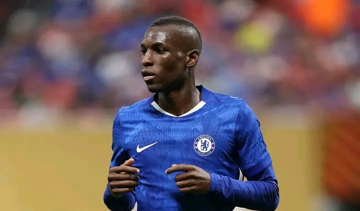 🚨 EILMELDUNG: Laut Uli Hoeneß, Vorstandsmitglied des FC Bayern, wird Jacksons Leihe nur dann zur Kaufpflicht, wenn er 40 Spiele von Beginn an absolviert. Außerdem behauptet Hoeneß, dass Jacksons Berater 3 Millionen Euro der Leihgebühr übernommen habe. (MiaSanMia)