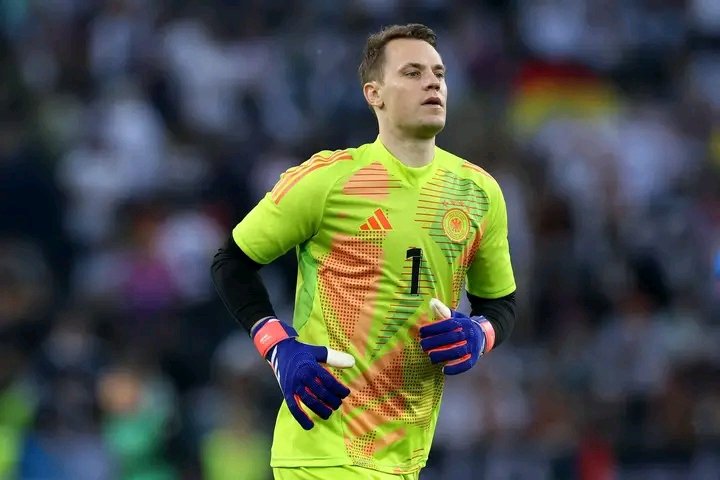 Uli Hoeneß nëse Manuel Neuer duhet të luajë në Kupën e Botës vitin e ardhshëm:      “Lojtarët më të mirë duhet të luajnë në Kupën e Botës – dhe Manuel është më i miri. Kjo është arsyeja pse ai duhet të jetë aty nëse është i përshtatshëm