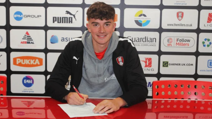 siteassets_image_first-team_players_hamish-douglas_hamish-douglas-signs-2022