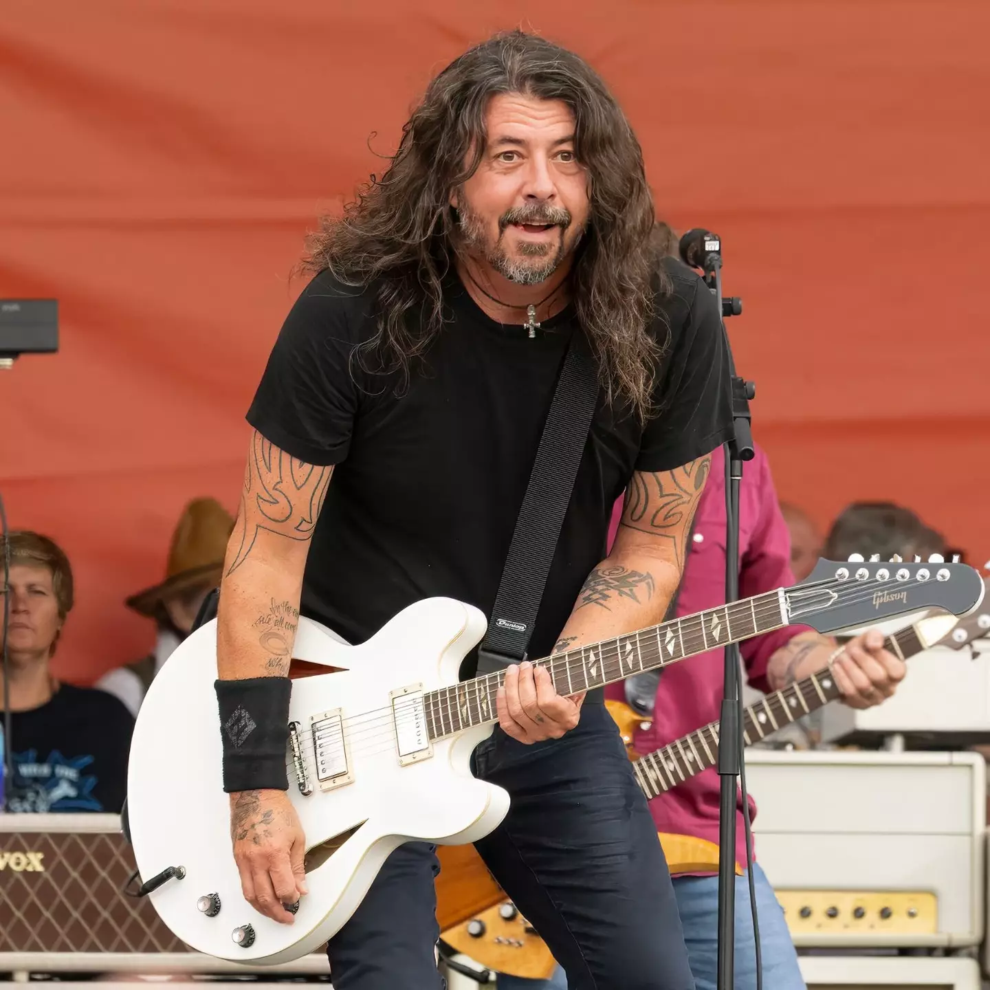 The iconic rock band,  Foo fighters have dropped a groundbreaking documentary titled ”foo fighters Dynasty ” featuring UB40 and…