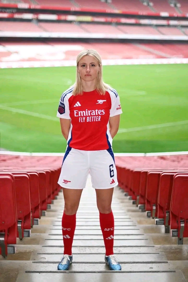 welcome Home!!!   : Leah Williamson returns to the squad for the first time since Euro 2025 as they prepare to begin their 2027 Women’s World Cup  but due to…