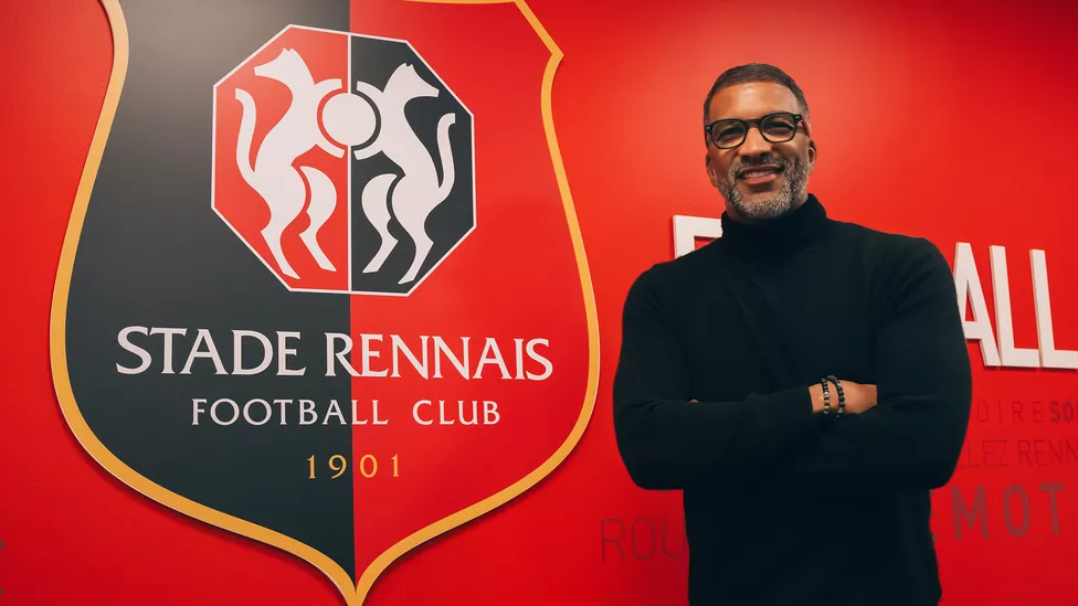 L’entraîneur du Stade Rennais hospitalisé, une vive inquiétude gagne les supporters
